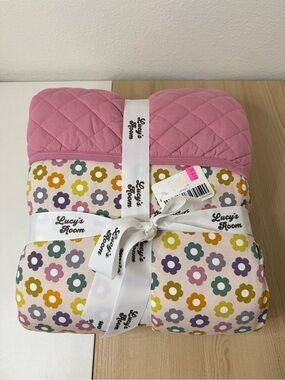 Lucy's Room Pink Floral Quilted Throw Blanket